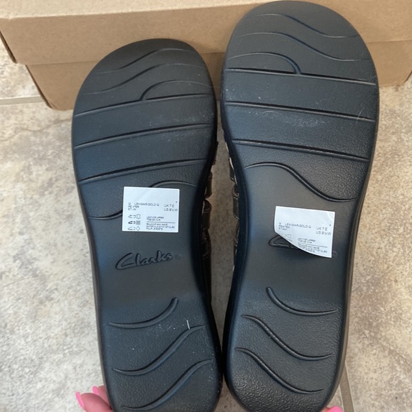 ⭐️NWT Clarks Sandals!!⭐️ - Picture 7 of 9